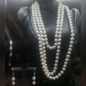 set of fantasy pearls with necklace, earrings and bracelet